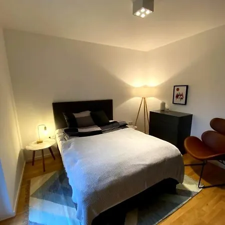 Tesla / Gruenheide Wohnung Hochwertig Moebliert Lägenhet